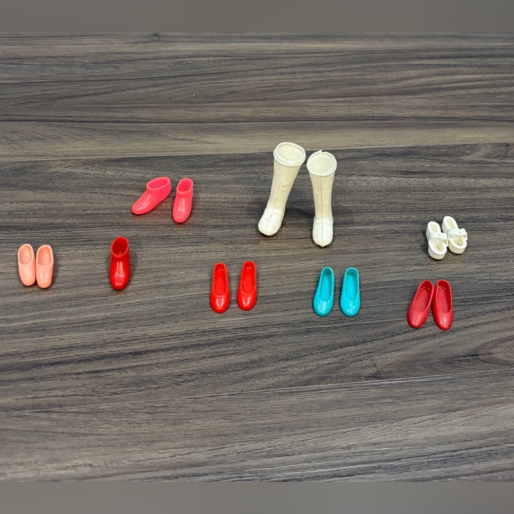 Lot of 7.5 Pairs Of Vintage 1960s/70s Barbie Skipper Shoes Sandals Boots Francie